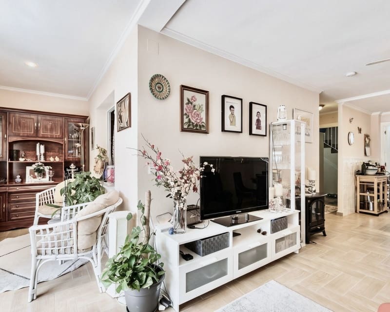 3 bedroom Townhouse for sale in Torrevieja with garage - € 199,000 (Ref: 10167017)