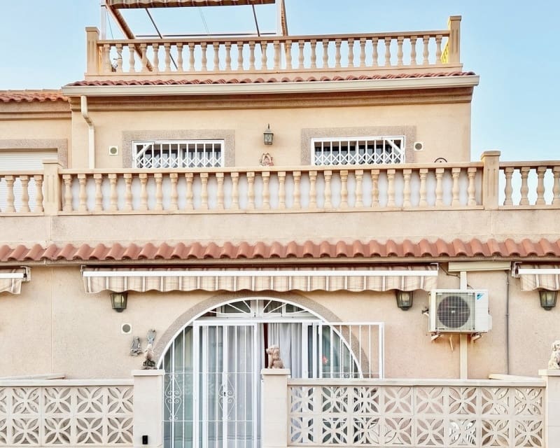 3 bedroom Townhouse for sale in Torrevieja with garage - € 199,000 (Ref: 10167017)