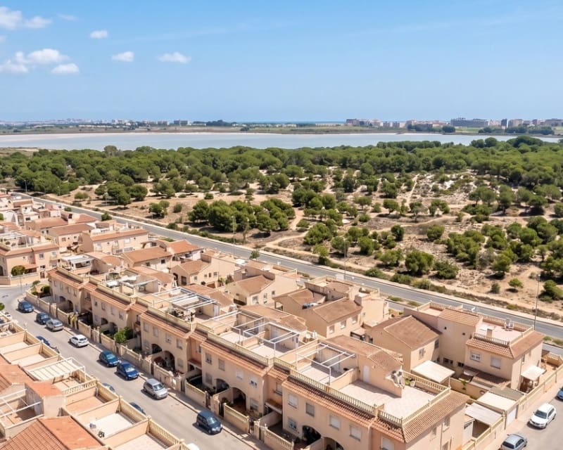 3 bedroom Townhouse for sale in Torrevieja with garage - € 199,000 (Ref: 10167017)