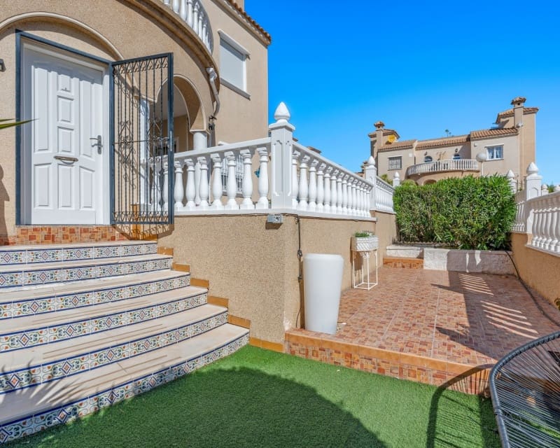 3 soveværelse Byhus til salg i Villamartin med swimmingpool garage - € 265.000 (Ref: 10167018)