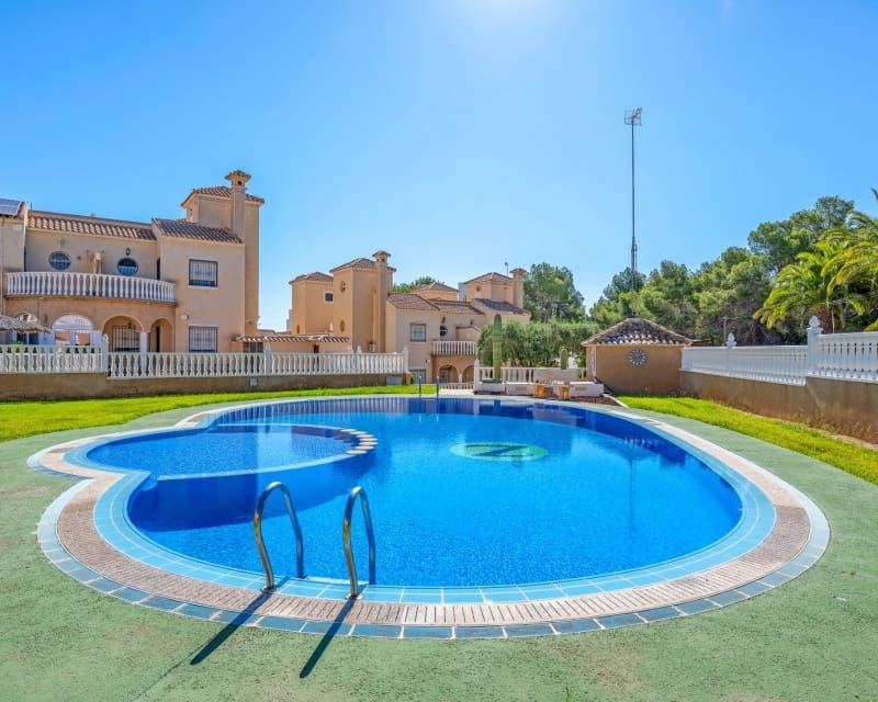 3 soveværelse Byhus til salg i Villamartin med swimmingpool garage - € 265.000 (Ref: 10167018)