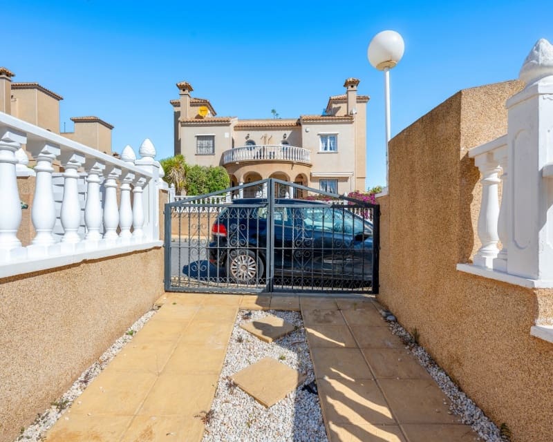 3 soveværelse Byhus til salg i Villamartin med swimmingpool garage - € 265.000 (Ref: 10167018)