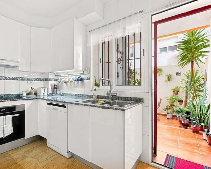 3 soveværelse Byhus til salg i Playa Flamenca med swimmingpool garage - € 197.950 (Ref: 10167019)