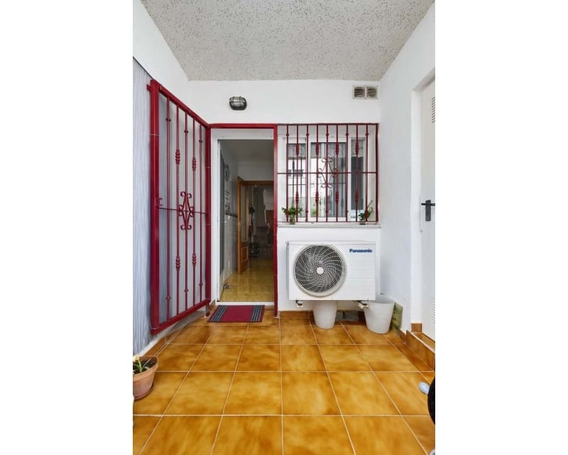 3 soveværelse Byhus til salg i Playa Flamenca med swimmingpool garage - € 197.950 (Ref: 10167019)