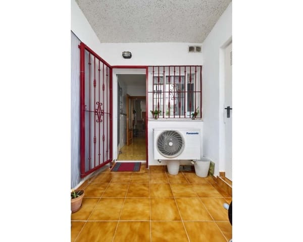 3 soveværelse Byhus til salg i Playa Flamenca, Orihuela med swimmingpool garage - € 197.950 (Ref: 10167019)