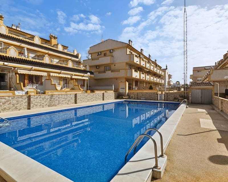 3 soveværelse Byhus til salg i Playa Flamenca med swimmingpool garage - € 197.950 (Ref: 10167019)