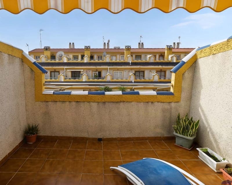 3 soveværelse Byhus til salg i Playa Flamenca med swimmingpool garage - € 197.950 (Ref: 10167019)