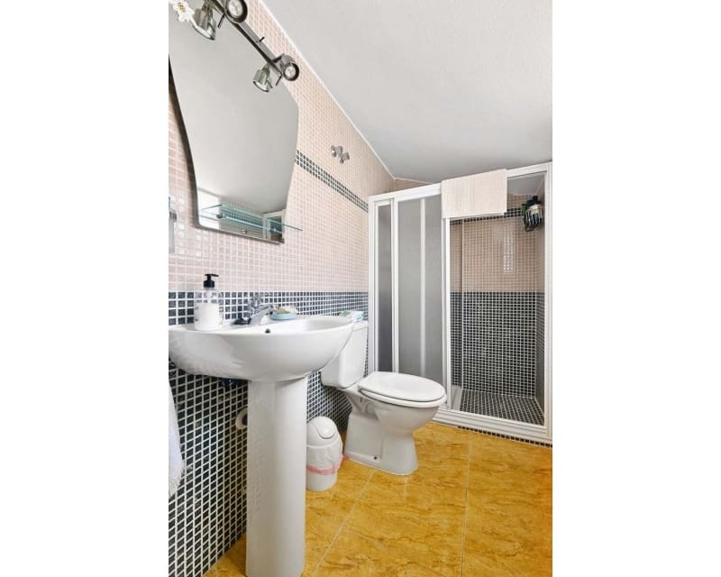 3 soveværelse Byhus til salg i Playa Flamenca med swimmingpool garage - € 197.950 (Ref: 10167019)