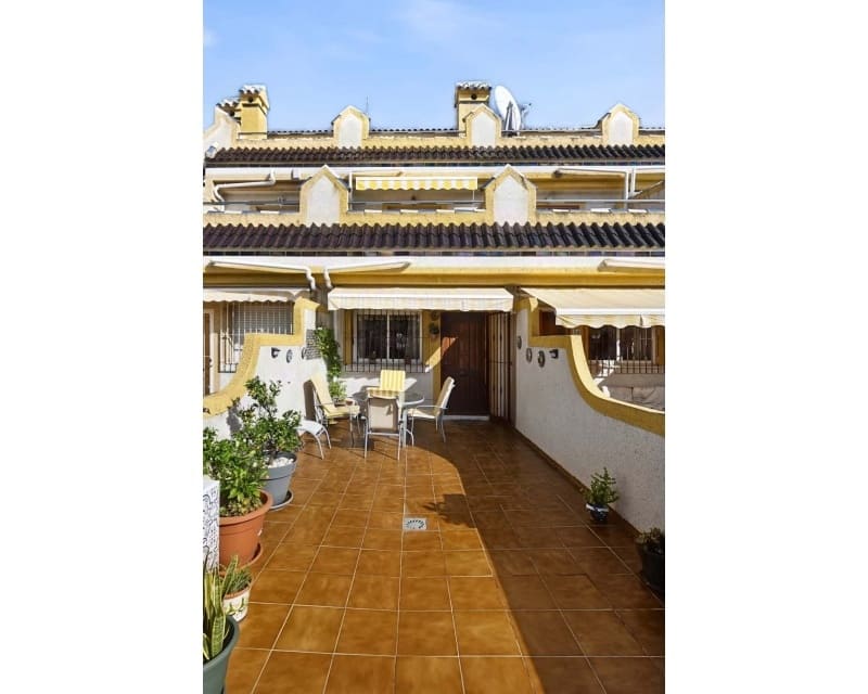 3 soveværelse Byhus til salg i Playa Flamenca med swimmingpool garage - € 197.950 (Ref: 10167019)