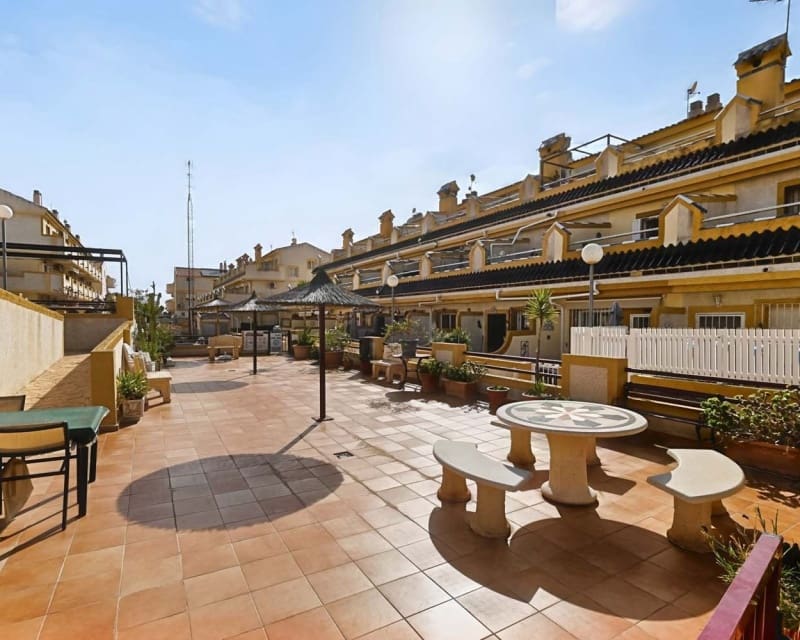 3 soveværelse Byhus til salg i Playa Flamenca med swimmingpool garage - € 197.950 (Ref: 10167019)