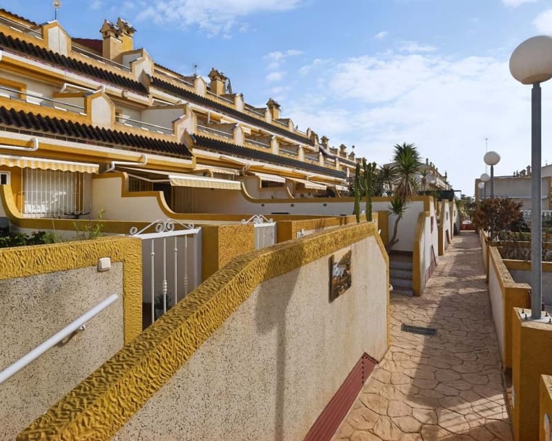 3 soveværelse Byhus til salg i Playa Flamenca med swimmingpool garage - € 197.950 (Ref: 10167019)