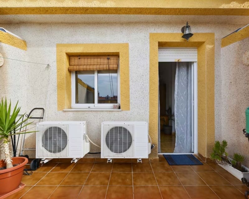 3 soveværelse Byhus til salg i Playa Flamenca med swimmingpool garage - € 197.950 (Ref: 10167019)