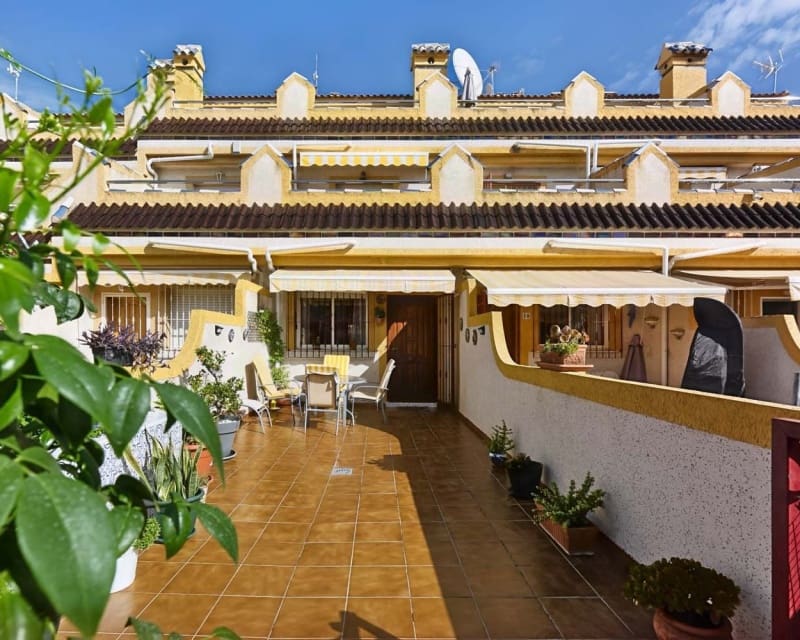 3 soveværelse Byhus til salg i Playa Flamenca med swimmingpool garage - € 197.950 (Ref: 10167019)