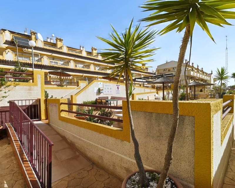 3 soveværelse Byhus til salg i Playa Flamenca med swimmingpool garage - € 197.950 (Ref: 10167019)