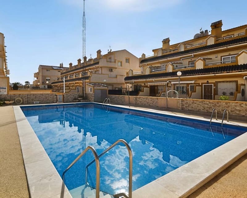 3 soveværelse Byhus til salg i Playa Flamenca med swimmingpool garage - € 197.950 (Ref: 10167019)