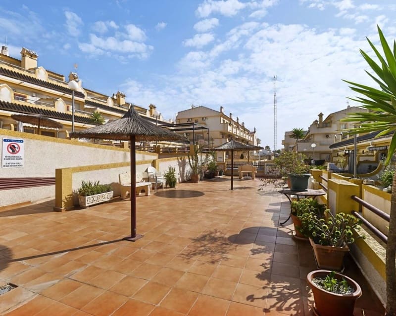 3 soveværelse Byhus til salg i Playa Flamenca med swimmingpool garage - € 197.950 (Ref: 10167019)