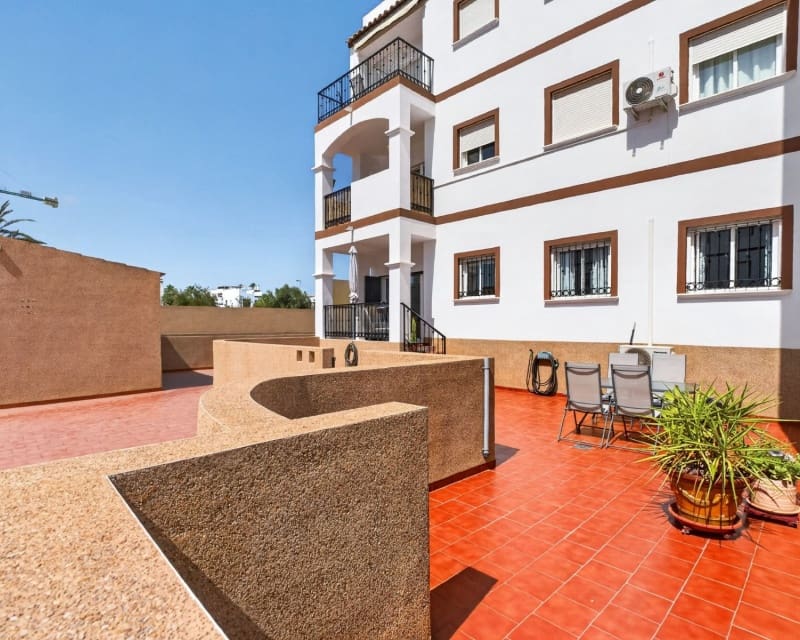 2 soveværelse Lejlighed til salg i Orihuela Costa med swimmingpool garage - € 230.000 (Ref: 10167020)