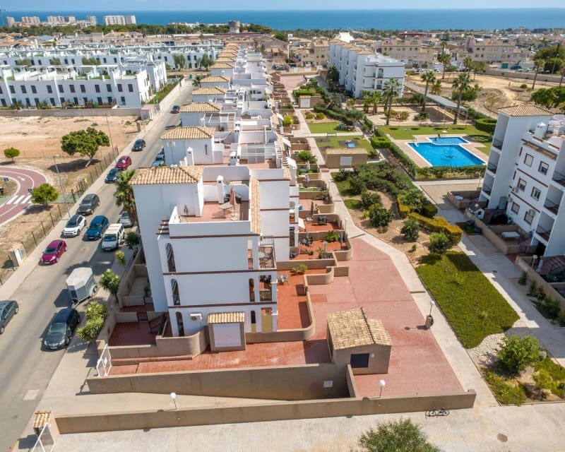 2 soveværelse Lejlighed til salg i Orihuela Costa med swimmingpool garage - € 230.000 (Ref: 10167020)