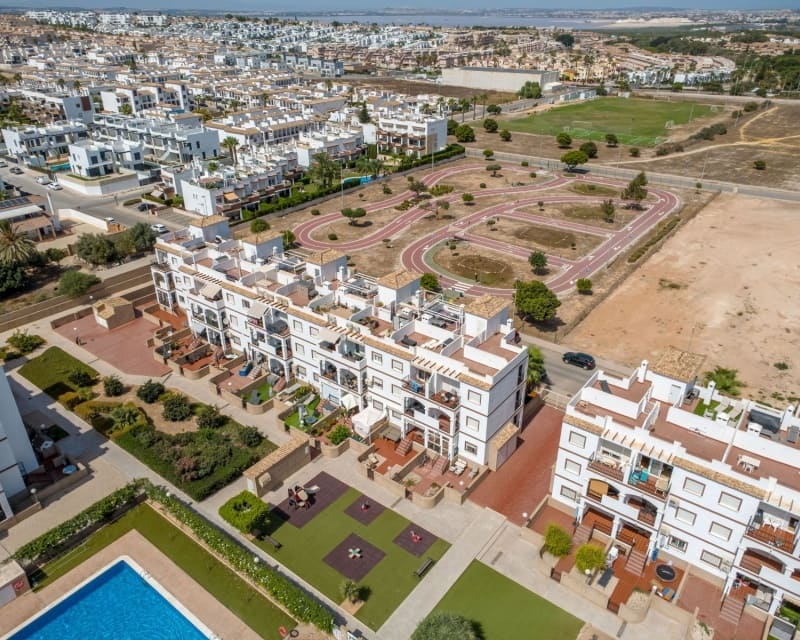 2 soveværelse Lejlighed til salg i Orihuela Costa med swimmingpool garage - € 230.000 (Ref: 10167020)