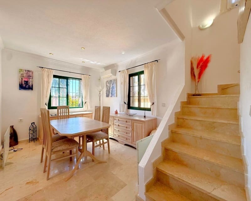 6 soveværelse Villa til salg i Villamartin med swimmingpool - € 475.000 (Ref: 10167022)