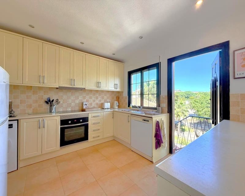 6 soveværelse Villa til salg i Villamartin med swimmingpool - € 475.000 (Ref: 10167022)