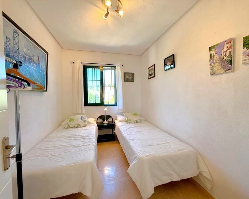 6 soveværelse Villa til salg i Villamartin med swimmingpool - € 475.000 (Ref: 10167022)