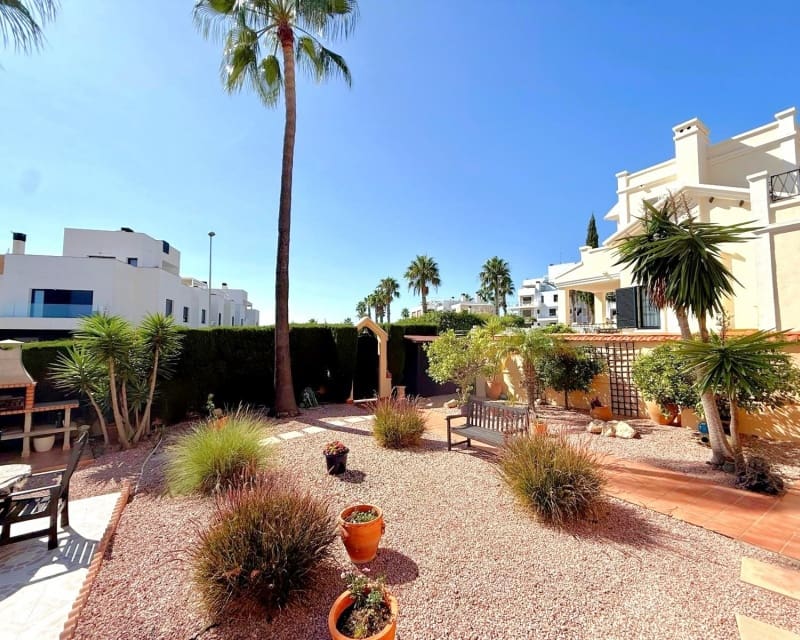 6 soveværelse Villa til salg i Villamartin med swimmingpool - € 475.000 (Ref: 10167022)
