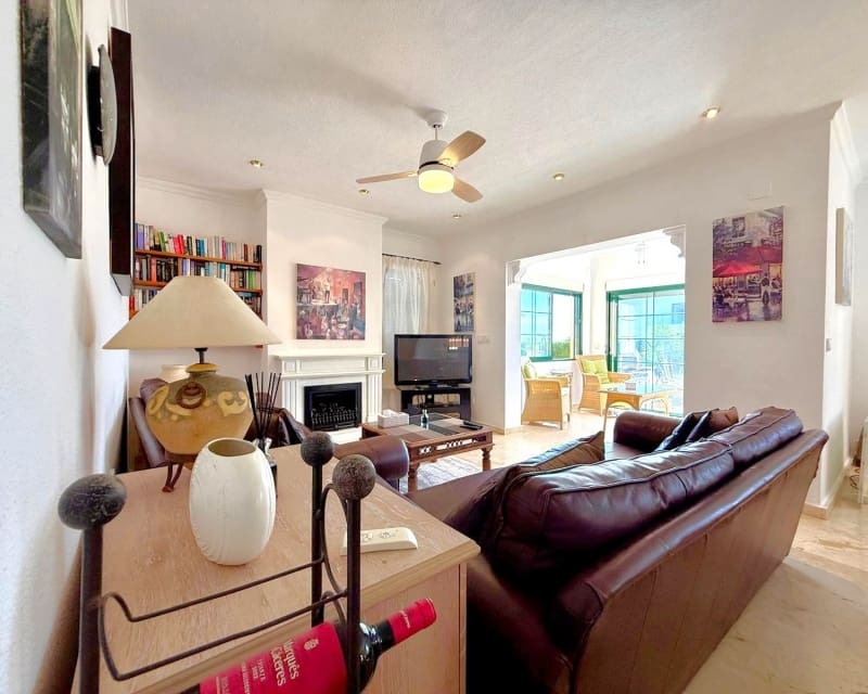 6 soveværelse Villa til salg i Villamartin med swimmingpool - € 475.000 (Ref: 10167022)