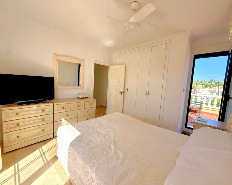6 soveværelse Villa til salg i Villamartin med swimmingpool - € 475.000 (Ref: 10167022)