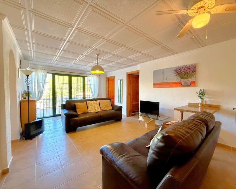 6 soveværelse Villa til salg i Villamartin med swimmingpool - € 475.000 (Ref: 10167022)