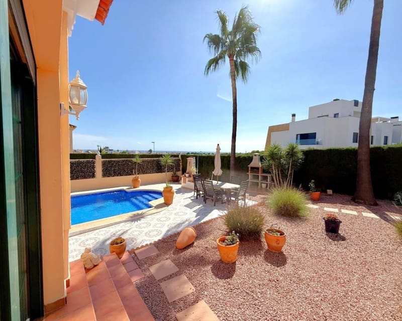 6 soveværelse Villa til salg i Villamartin med swimmingpool - € 475.000 (Ref: 10167022)