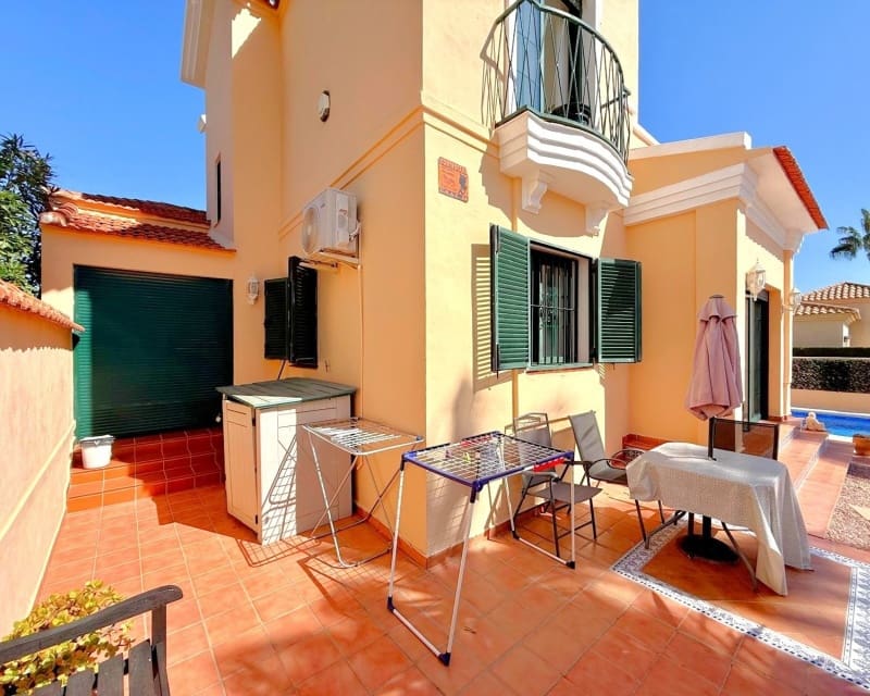 6 soveværelse Villa til salg i Villamartin med swimmingpool - € 475.000 (Ref: 10167022)