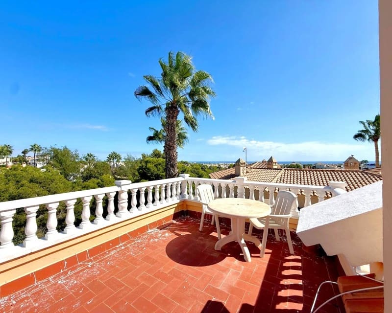 6 soveværelse Villa til salg i Villamartin med swimmingpool - € 475.000 (Ref: 10167022)