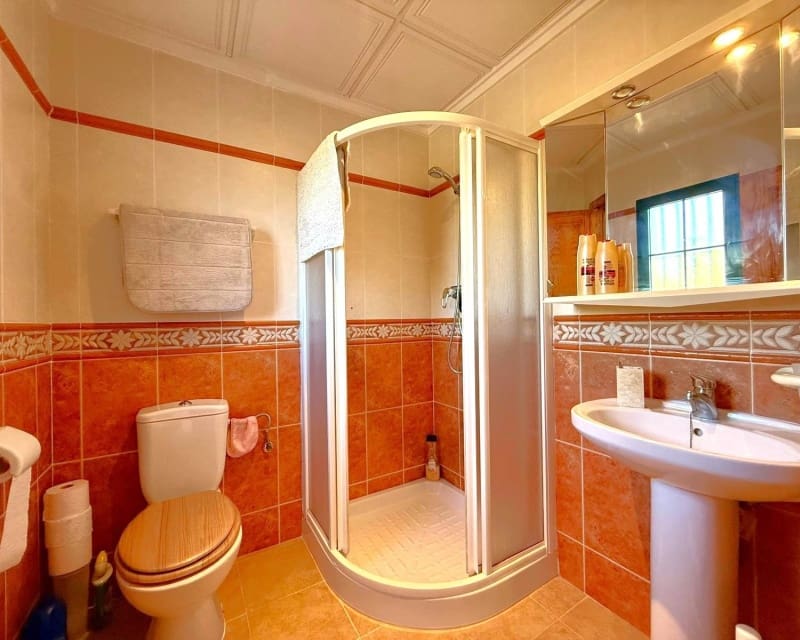 6 soveværelse Villa til salg i Villamartin med swimmingpool - € 475.000 (Ref: 10167022)