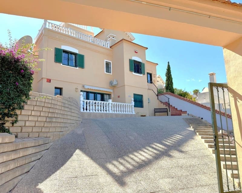 6 soveværelse Villa til salg i Villamartin med swimmingpool - € 475.000 (Ref: 10167022)