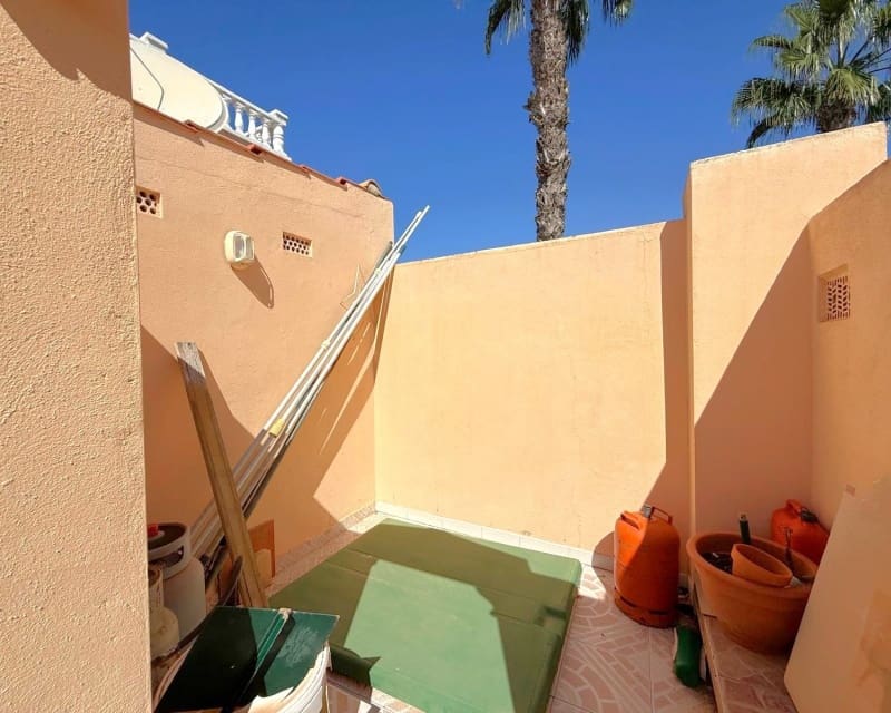 6 soveværelse Villa til salg i Villamartin med swimmingpool - € 475.000 (Ref: 10167022)