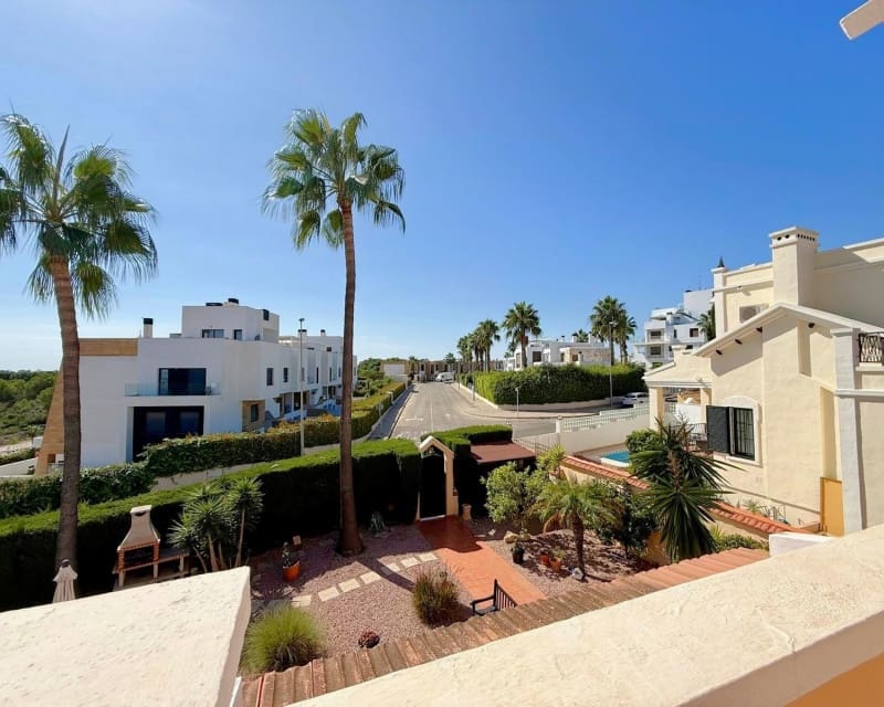 6 soveværelse Villa til salg i Villamartin med swimmingpool - € 475.000 (Ref: 10167022)