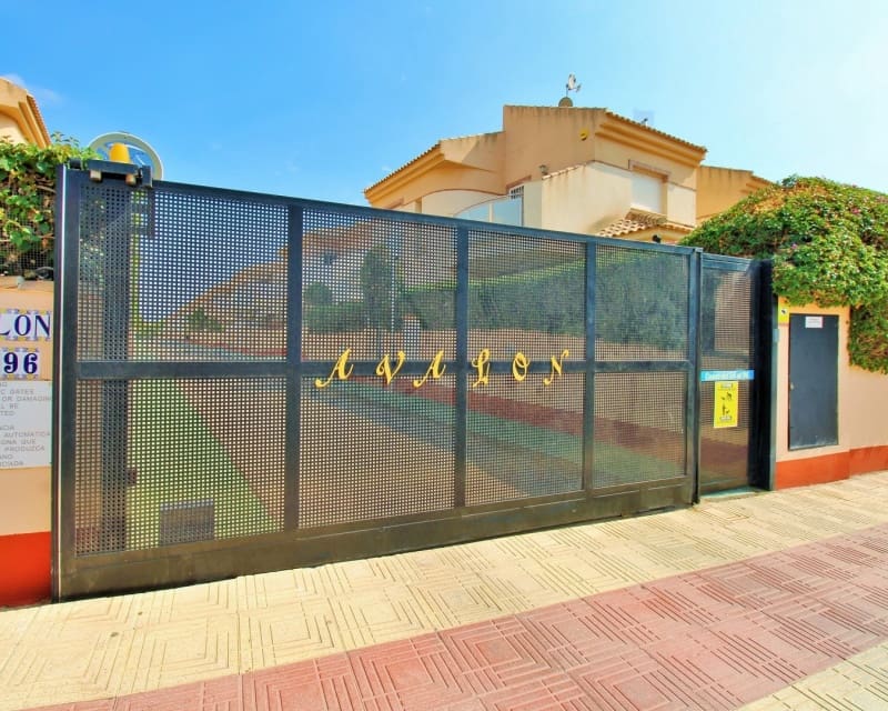 3 soveværelse Villa til salg i Playa Flamenca med swimmingpool garage - € 225.000 (Ref: 10167023)
