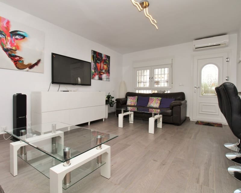 3 quarto Casa em Banda para venda em Villamartin com piscina - 289 000 € (Ref: 10167025)