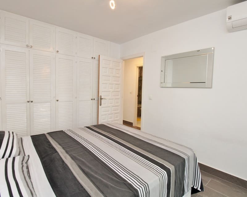 3 quarto Casa em Banda para venda em Villamartin com piscina - 289 000 € (Ref: 10167025)