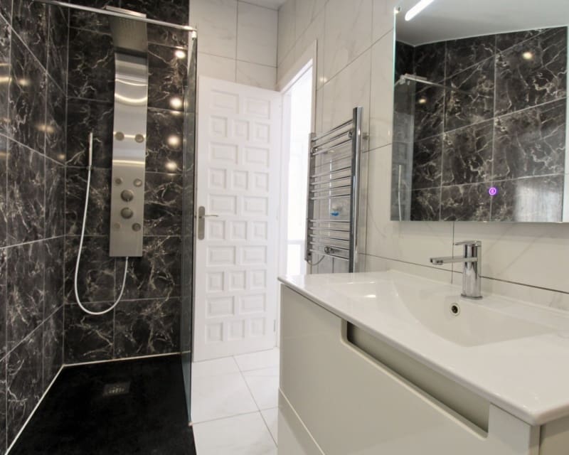 3 quarto Casa em Banda para venda em Villamartin com piscina - 289 000 € (Ref: 10167025)