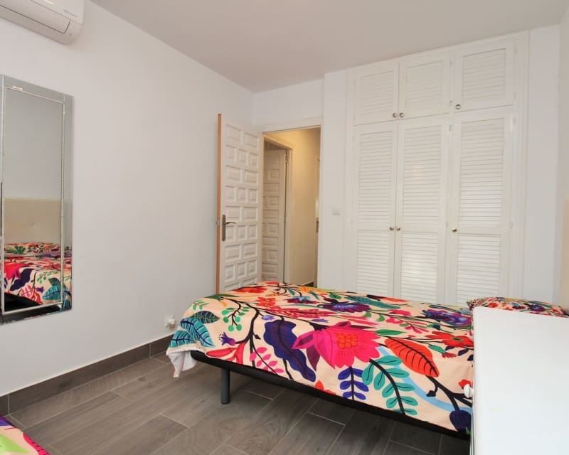 3 quarto Casa em Banda para venda em Villamartin com piscina - 289 000 € (Ref: 10167025)