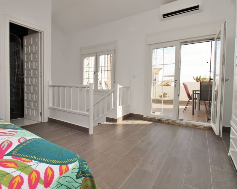 3 quarto Casa em Banda para venda em Villamartin com piscina - 289 000 € (Ref: 10167025)