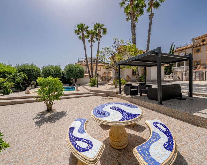 3 soveværelse Villa til salg i Playa Flamenca med swimmingpool - € 529.900 (Ref: 10167026)