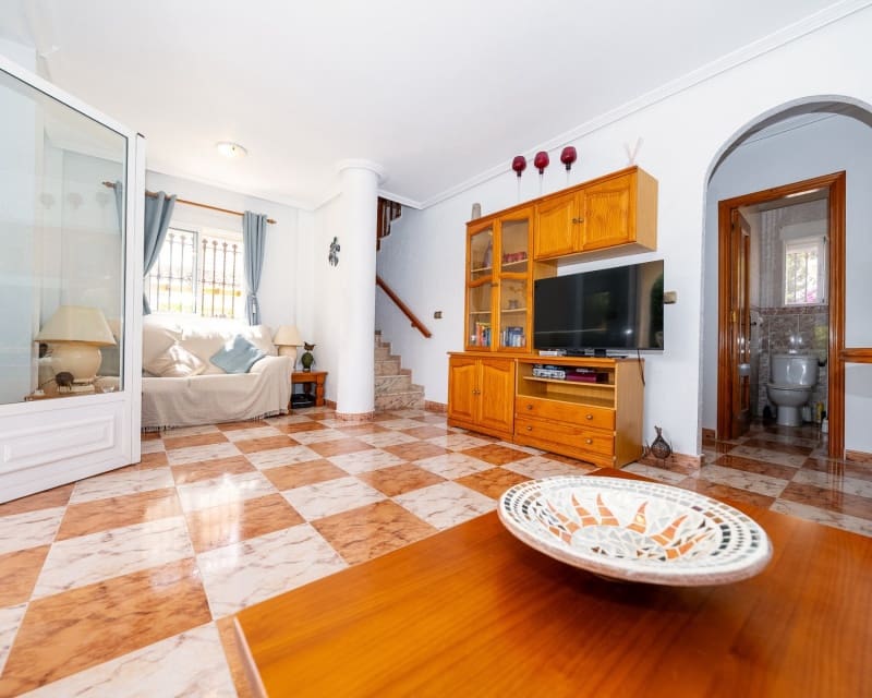 3 soveværelse Villa til salg i Playa Flamenca med swimmingpool - € 529.900 (Ref: 10167026)