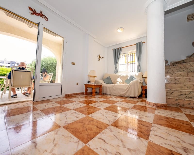 3 soveværelse Villa til salg i Playa Flamenca med swimmingpool - € 529.900 (Ref: 10167026)