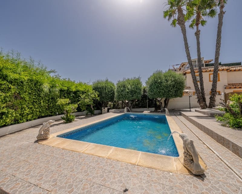 3 soveværelse Villa til salg i Playa Flamenca med swimmingpool - € 529.900 (Ref: 10167026)