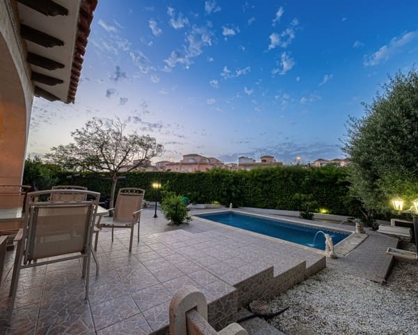 3 soveværelse Villa til salg i Playa Flamenca, Orihuela med swimmingpool - € 529.900 (Ref: 10167026)