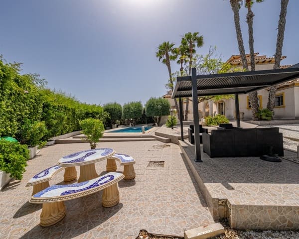 3 soveværelse Villa til salg i Playa Flamenca, Orihuela med swimmingpool - € 529.900 (Ref: 10167026)