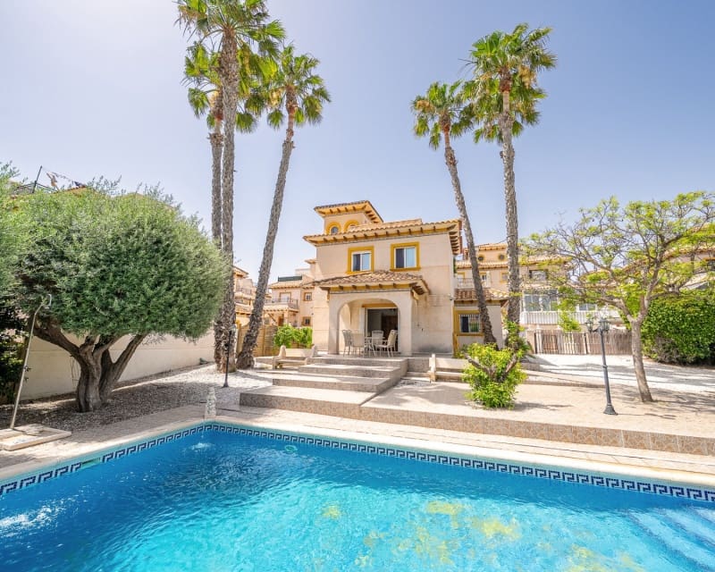 3 soveværelse Villa til salg i Playa Flamenca med swimmingpool - € 529.900 (Ref: 10167026)